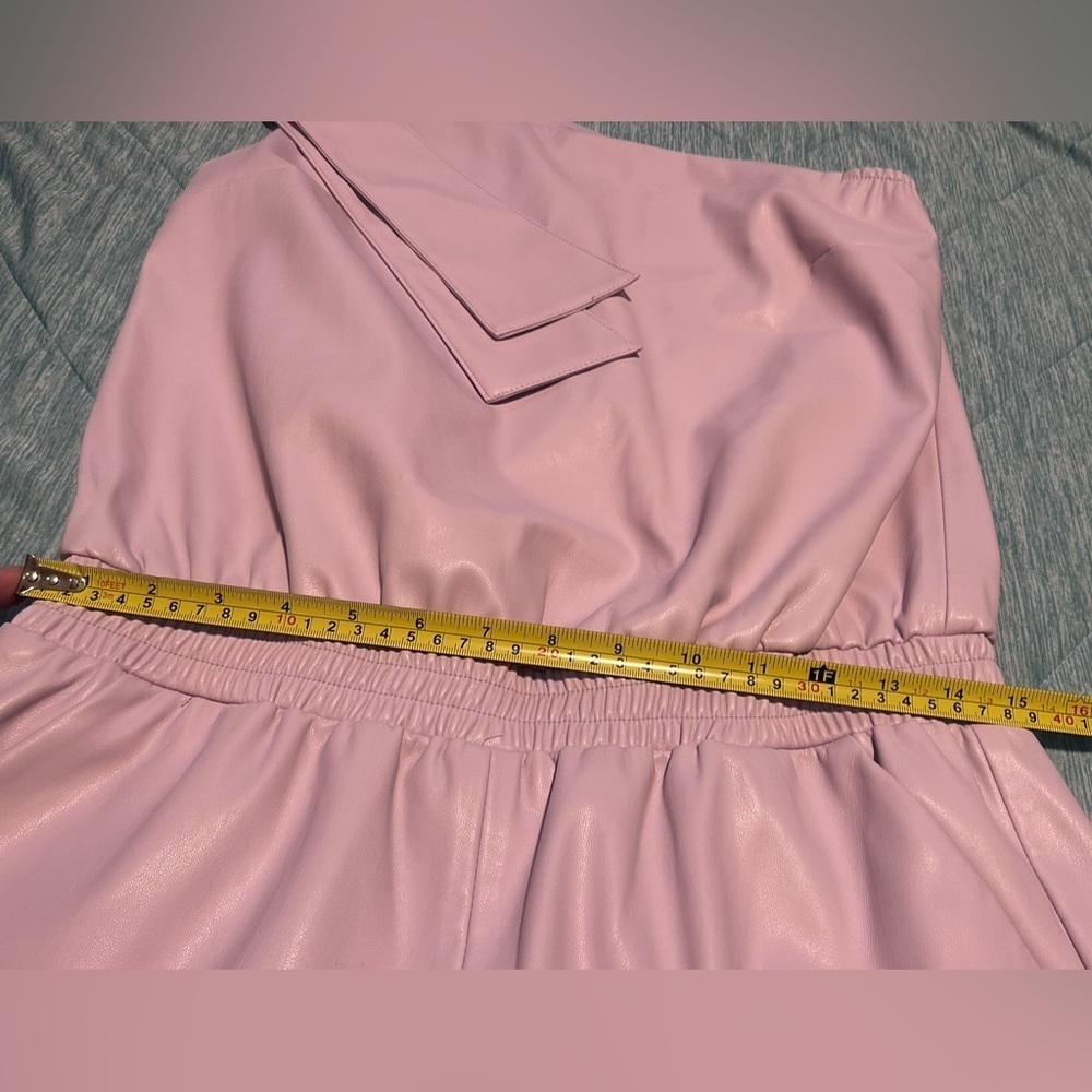 AMANDA UPRICHARD short romper. Size medium. - Picture 10 of 13